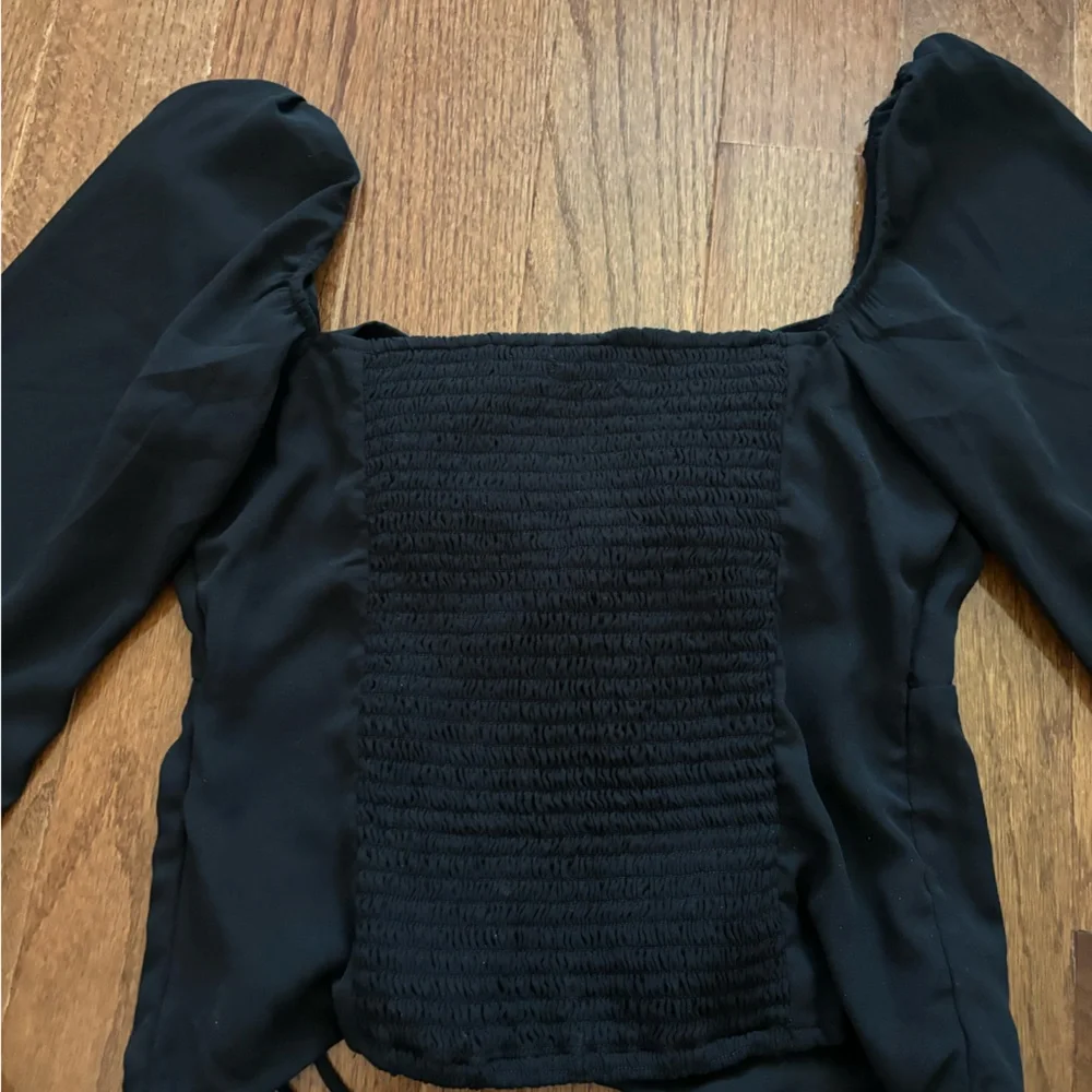 Abercrombie and Fitch black sweetheart cut out longsleeve blouse - small